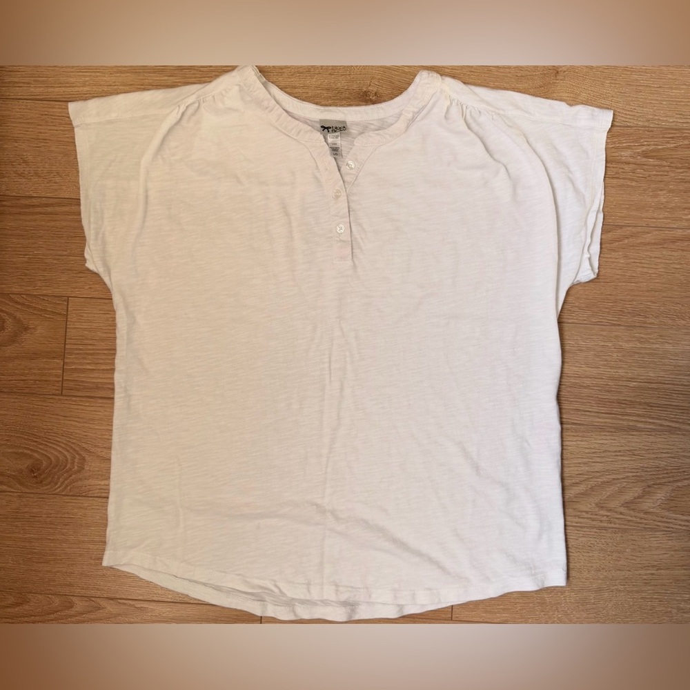 5/$25 - Black Bow White Basic Tee with defect - SMALL STAIN (free with purchase)